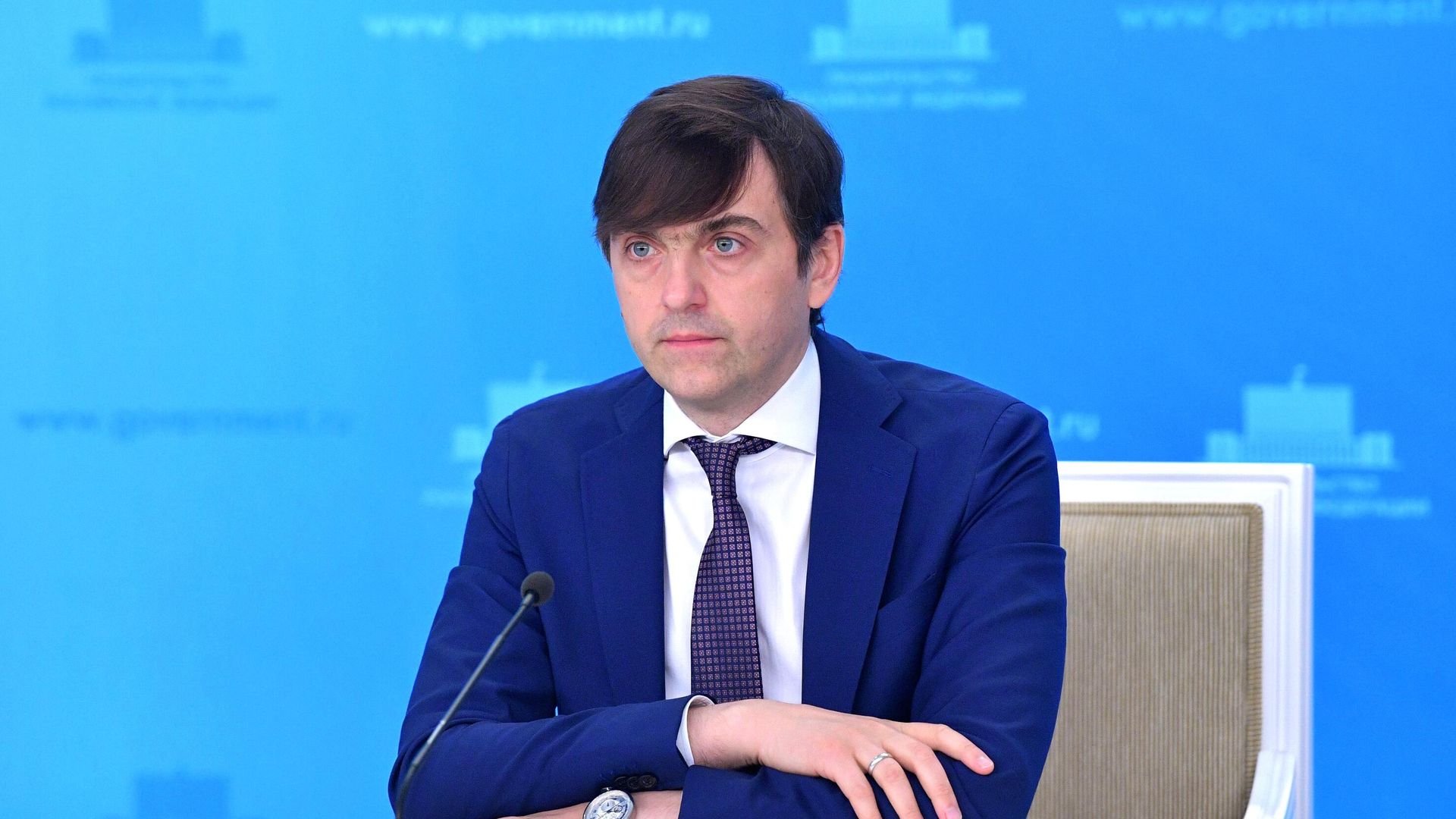 Министр просвещения РФ Сергей Кравцов во время брифинга в Доме правительства РФ - РИА Новости, 1920, 06.10.2020