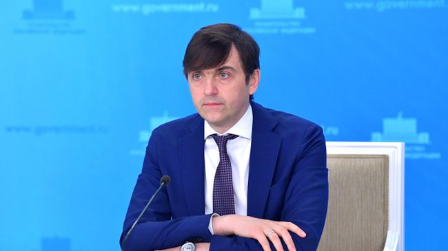 Министр просвещения РФ Сергей Кравцов во время брифинга в Доме правительства РФ