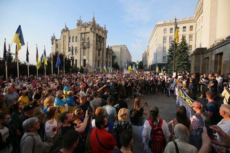 Акция националистов в Киеве против перемирия на Донбассе Акция националистов в Киеве против перемирия на Донбассе
