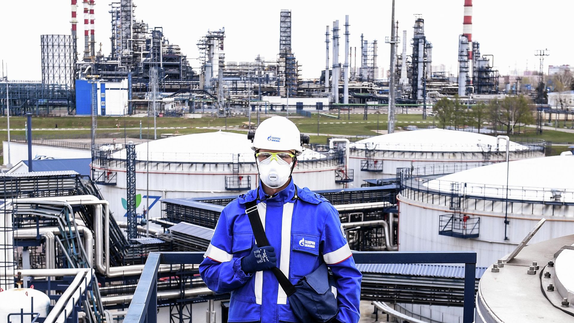 Оператор комплекса переработки нефти Евро+ Московского нефтеперерабатывающего завода Оператор комплекса переработки нефти Евро+ Московского нефтеперерабатывающего завода - РИА Новости, 1920, 10.02.2021