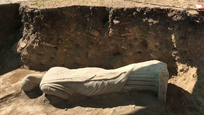 1700-летняя статуя женщины эллинистического периода, найденная в древнем городе Перге, ныне находящемся в турецкой средиземноморской провинции Анталья 1700-летняя статуя женщины эллинистического периода, найденная в древнем городе Перге, ныне находящемся в турецкой средиземноморской провинции Анталья - РИА Новости, 1920, 29.07.2020