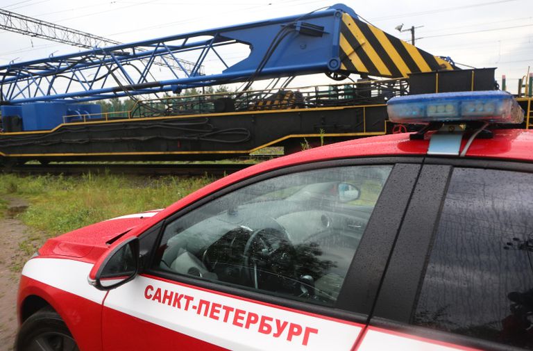 Автомобиль пожарной службы на месте столкновения электровозов грузовых составов на станции Купчинская во Фрунзенском районе Санкт-Петербурга Автомобиль пожарной службы на месте столкновения электровозов грузовых составов на станции Купчинская во Фрунзенском районе Санкт-Петербурга
