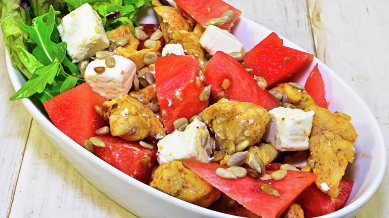 Салат с куриной грудкой и арбузом Салат с куриной грудкой и арбузом