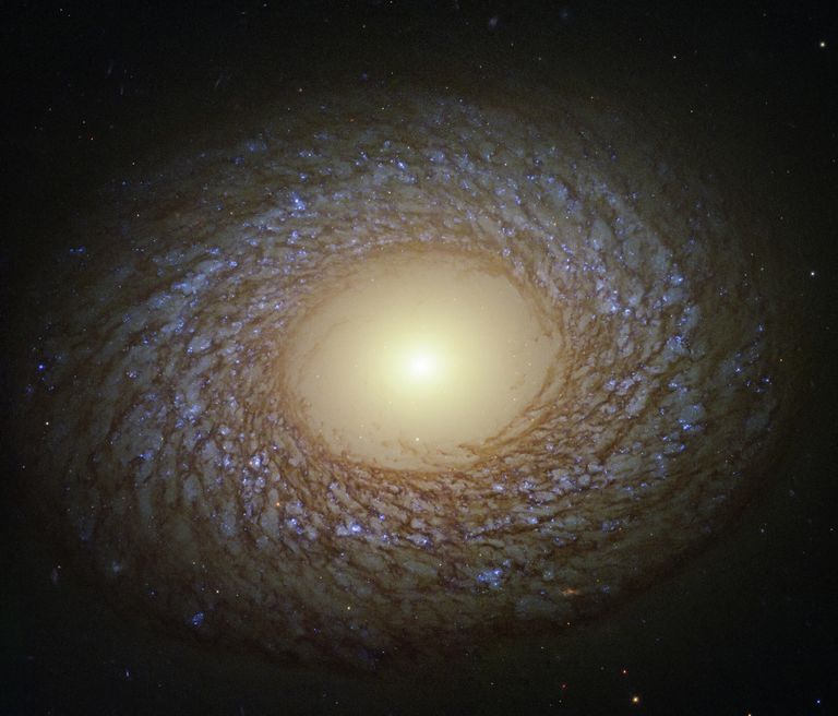 Галактика NGC 2775 в созвездии Рака Галактика NGC 2775 в созвездии Рака