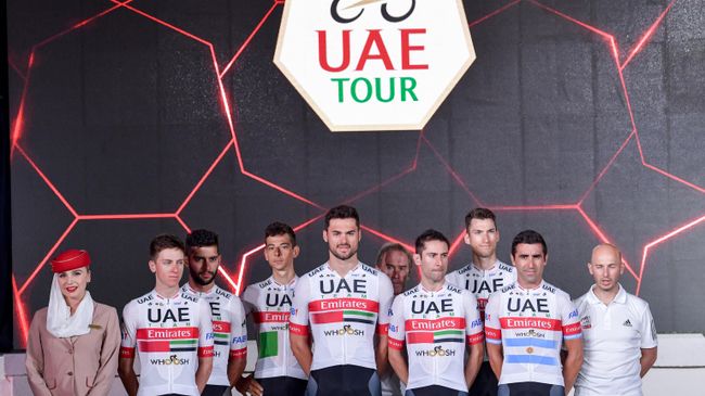 Велогонщики команды UAE Велогонщики команды UAE