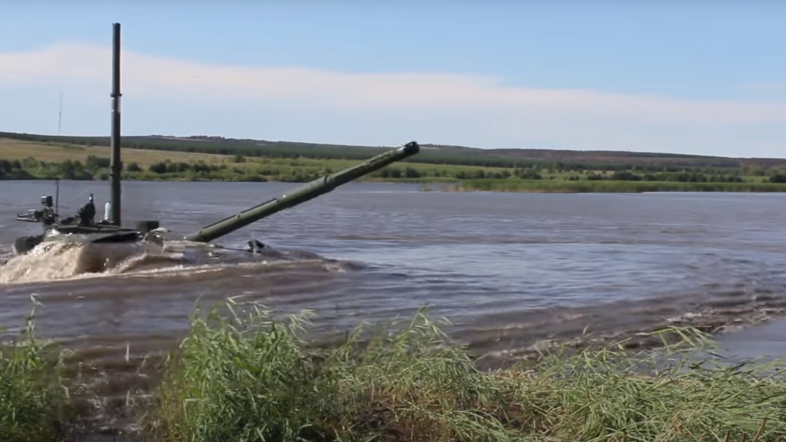 Видео Минобороны с учений Т-72БЗ Видео Минобороны с учений Т-72БЗ - РИА Новости, 1920, 29.07.2020