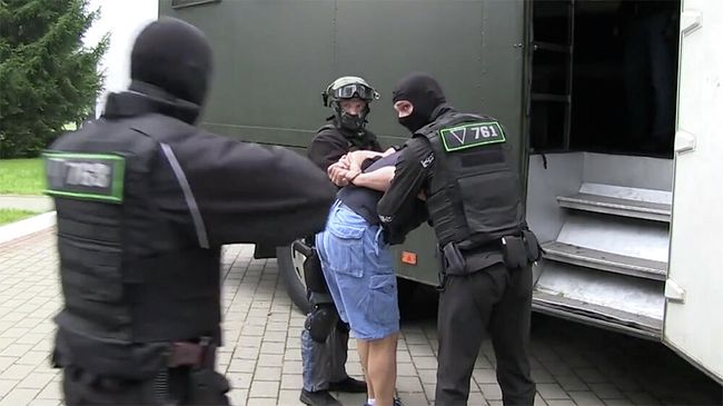 Кадр оперативного видео задержания предположительно 32 членов частной военной компании в Белоруссии Кадр оперативного видео задержания предположительно 32 членов частной военной компании в Белоруссии