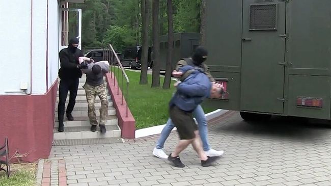 Кадр оперативного видео задержания предположительно 32 членов частной военной компании в Белоруссии Кадр оперативного видео задержания предположительно 32 членов частной военной компании в Белоруссии
