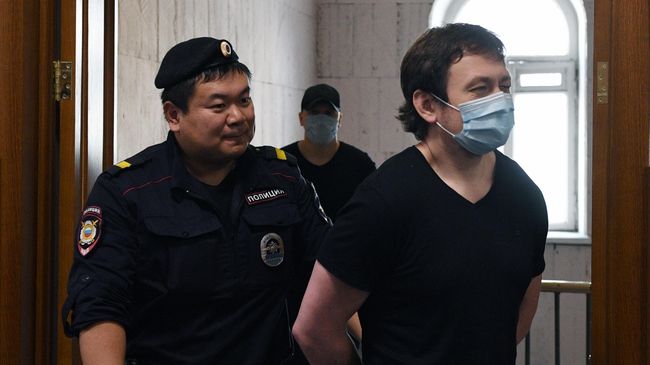 Бывший полицейский Игорь Ляховец, обвиняемый в превышении полномочий и фальсификации доказательств в отношении журналиста Ивана Голунова, в суде Бывший полицейский Игорь Ляховец, обвиняемый в превышении полномочий и фальсификации доказательств в отношении журналиста Ивана Голунова, в суде