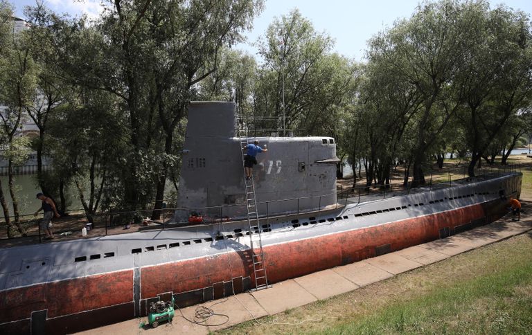 Малая многоцелевая дизельная подводная лодка М-261 в парке 30-летия Победы в Краснодаре