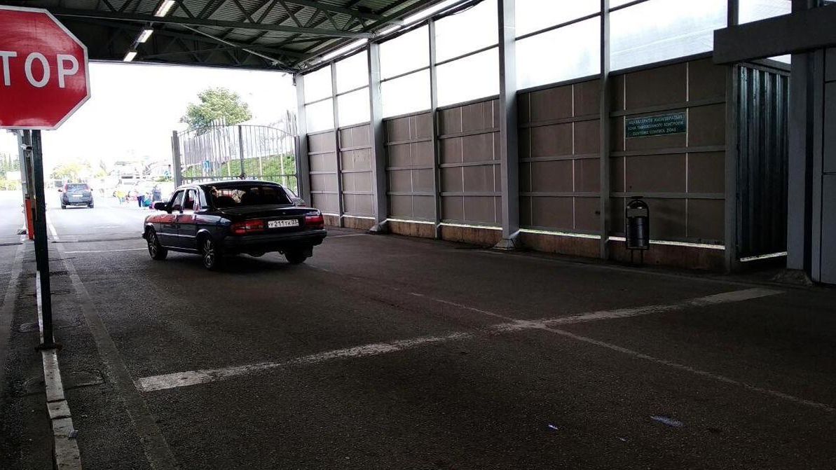 Автомобиль на абхазо-российской границе Автомобиль на абхазо-российской границе - РИА Новости, 1920, 04.02.2025