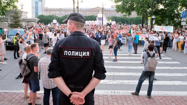 Акция протеста после назначения врио губернатора Хабаровского края М. Дегтярева Акция протеста после назначения врио губернатора Хабаровского края М. Дегтярева