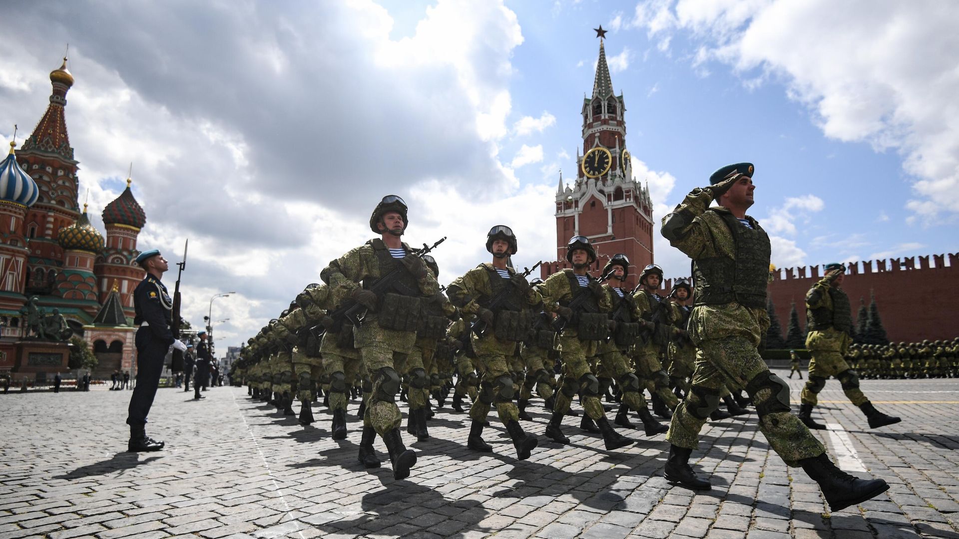 Торжественный парад военнослужащих Воздушно-десантных войск по Красной площади во время праздничных мероприятий, посвященных Дню ВДВ - РИА Новости, 1920, 12.08.2021