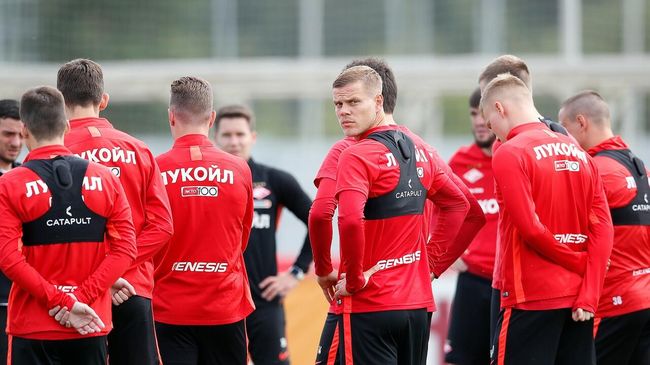 Футболист Спартака Александр Кокорин на тренировке с одноклубниками