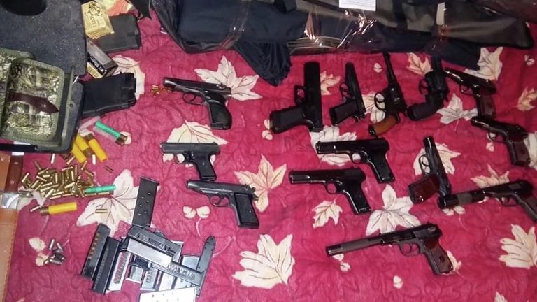 ФСБ РФ пресекла деятельность преступной группы, причастной к незаконному обороту оружия ФСБ РФ пресекла деятельность преступной группы, причастной к незаконному обороту оружия
