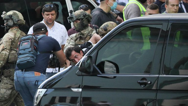 Задержание мужчины, угрожавшего взорвать заложников в бизнес-центре в Киеве Задержание мужчины, угрожавшего взорвать заложников в бизнес-центре в Киеве