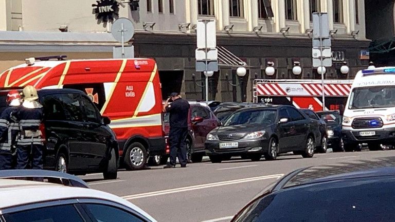 Ситуация у здания бизнес-центра Леонардо в Киеве Ситуация у здания бизнес-центра Леонардо в Киеве