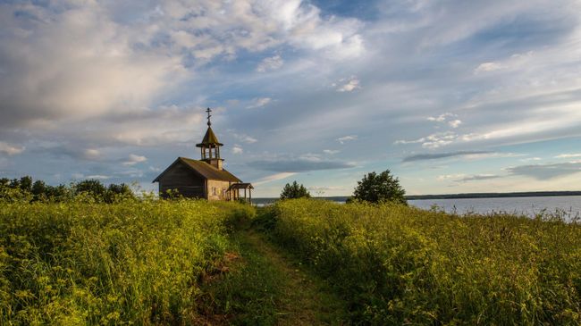 Часовня Самсона (ХIХ век) в деревне Кондобережская Медвежьегорского района Республики Карелия. Деревня расположена на берегу Онежского озера в исторической области Заонежье Часовня Самсона (ХIХ век) в деревне Кондобережская Медвежьегорского района Республики Карелия. Деревня расположена на берегу Онежского озера в исторической области Заонежье