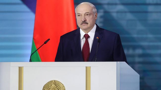 Президент Белоруссии Александр Лукашенко выступает с посланием белорусскому народу и Национальному Собранию