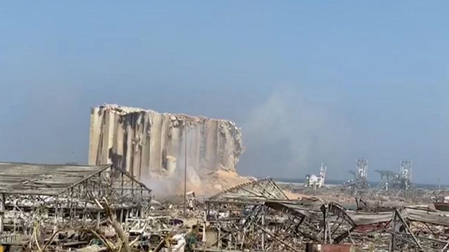 Руины порта в Бейруте после мощного взрыва. Кадры с места событий Руины порта в Бейруте после мощного взрыва. Кадры с места событий