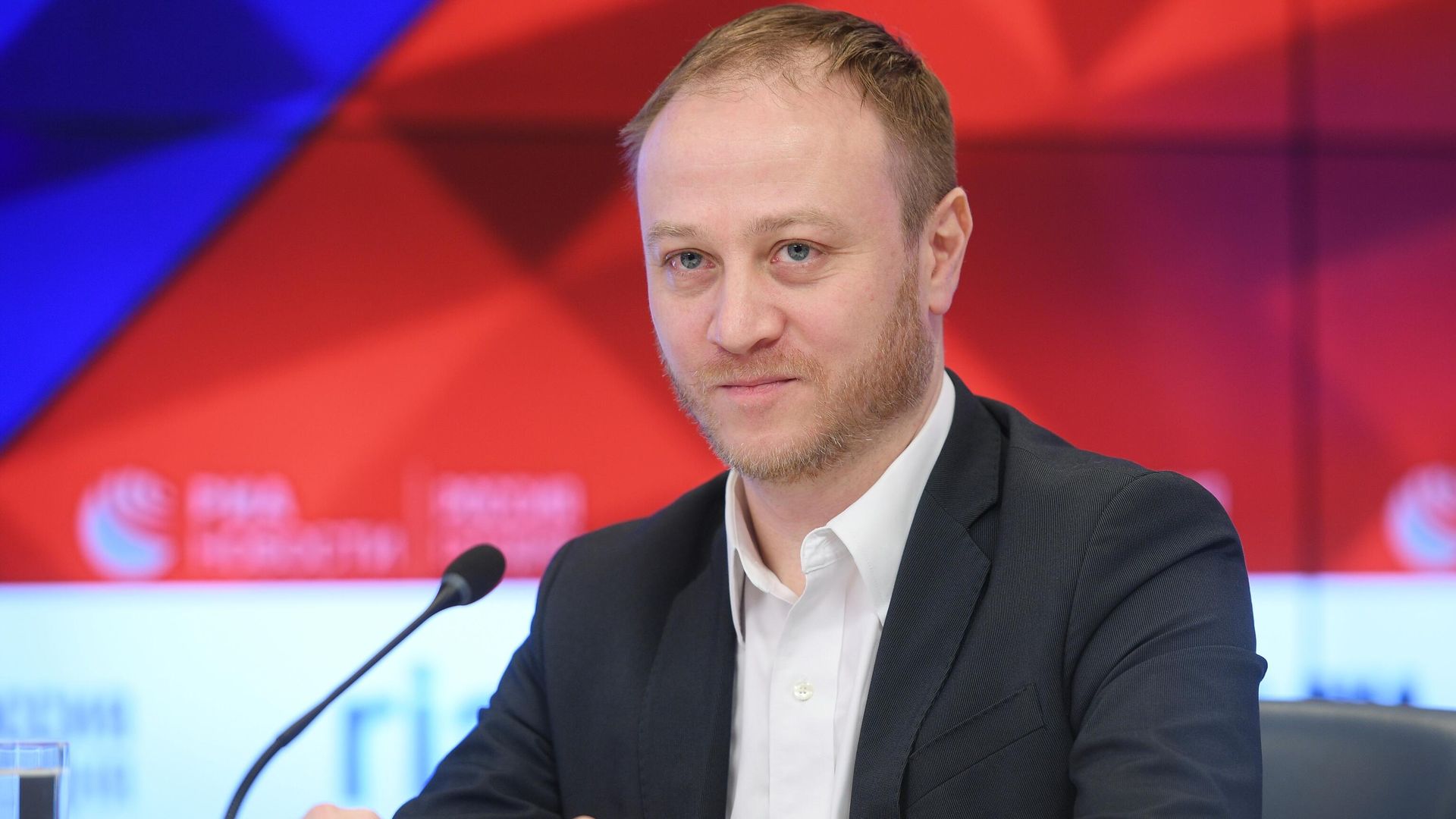 Заместитель главного редактора МИА Россия сегодня Дмитрий Горностаев Заместитель главного редактора МИА Россия сегодня Дмитрий Горностаев - РИА Новости, 1920, 16.12.2025