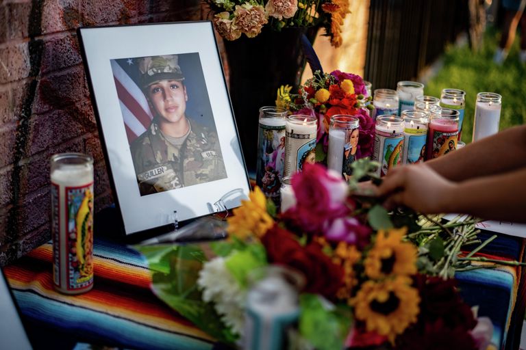 Портрет убитой рядовой армии США Ванессы Гильен в штате Техас, США Портрет убитой рядовой армии США Ванессы Гильен в штате Техас, США
