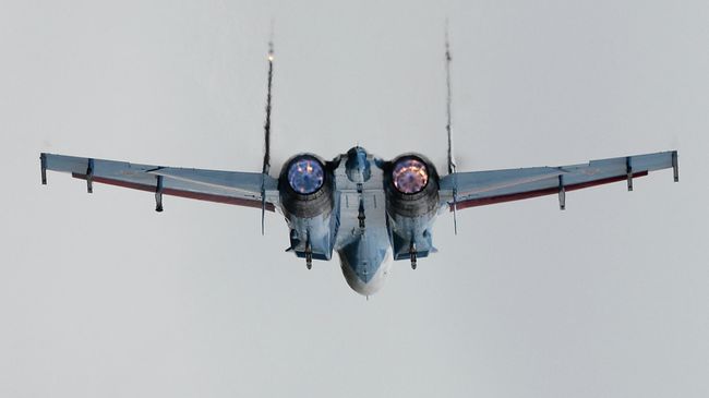 Самолет Су-27