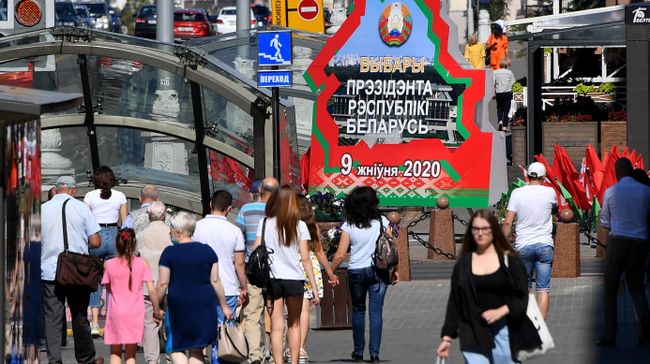 Предвыборный плакат на улице Минска