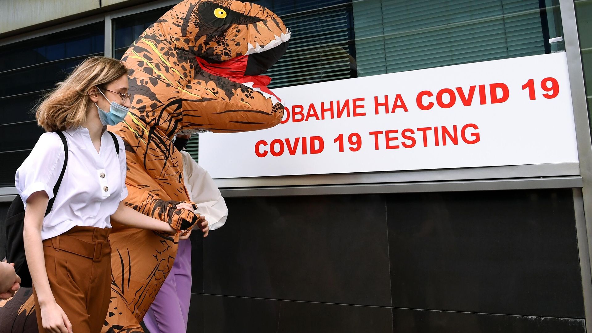 Пассажирка перед экспресс-тестированием на COVID-19 в международном аэропорту Внуково  - РИА Новости, 1920, 11.09.2020