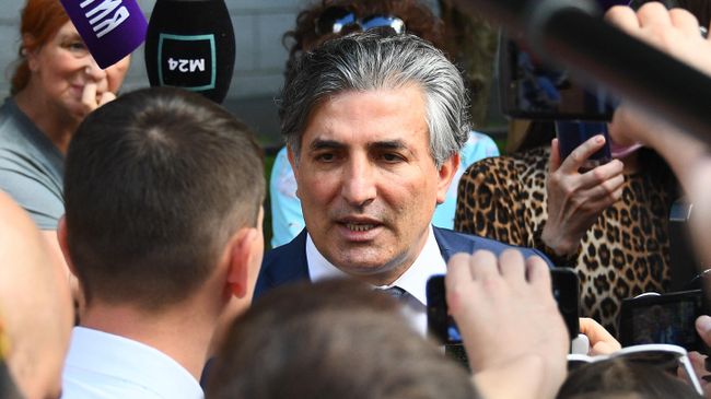 Адвокат Эльман Пашаев отвечает на вопросы журналистов у здания Пресненского городского суда города Москвы после заседания по делу о ДТП со смертельным исходом с участием актера Михаила Ефремова Адвокат Эльман Пашаев отвечает на вопросы журналистов у здания Пресненского городского суда города Москвы после заседания по делу о ДТП со смертельным исходом с участием актера Михаила Ефремова