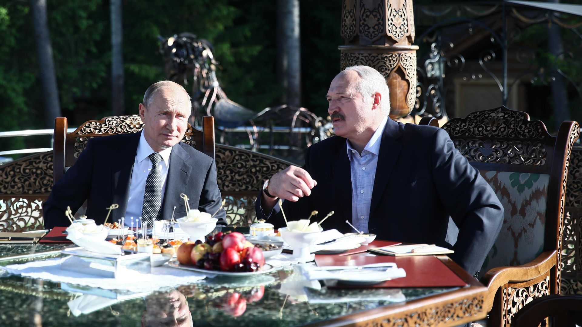 Президент РФ Владимир Путин и президент Белоруссии Александр Лукашенко во время встречи в Минске. 30 июня 2019 Президент РФ Владимир Путин и президент Белоруссии Александр Лукашенко во время встречи в Минске. 30 июня 2019 - РИА Новости, 1920, 08.08.2020