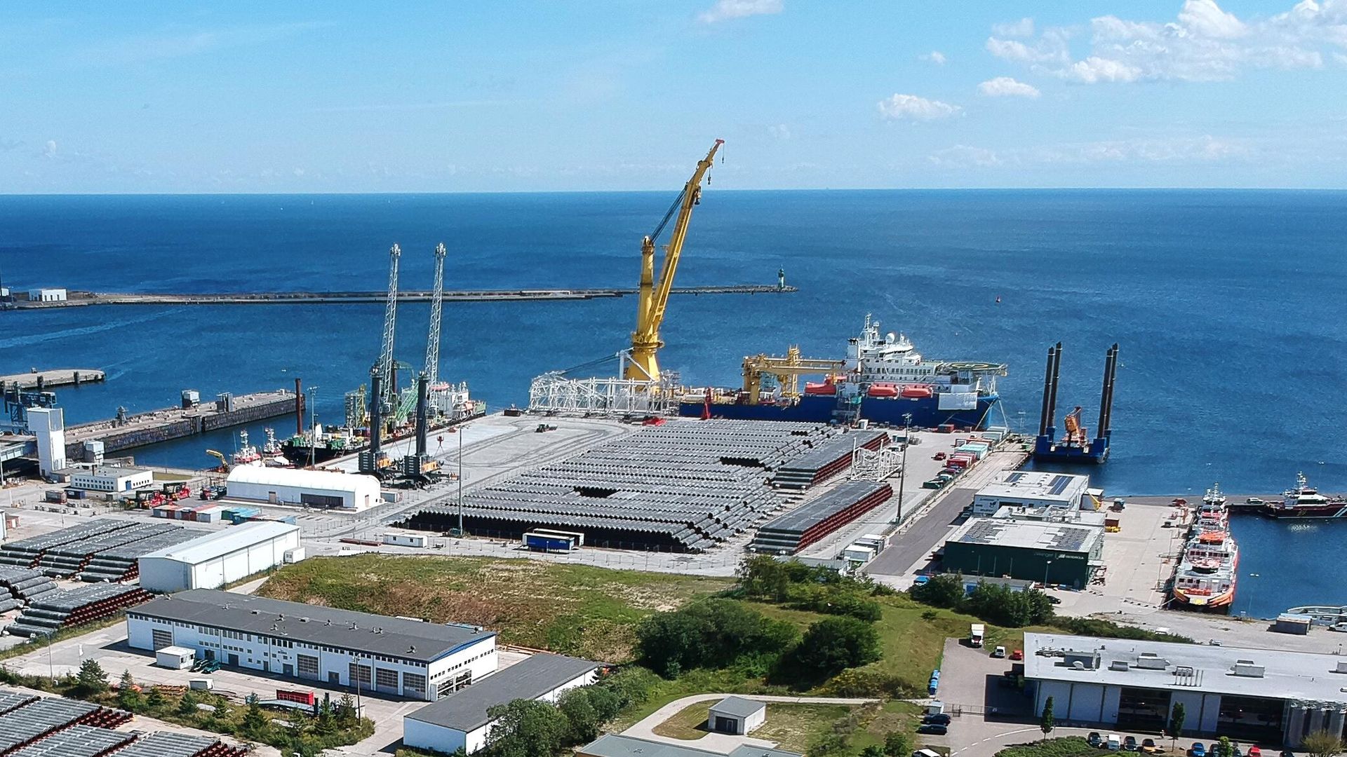 Российское краново-монтажное трубоукладочное судно Академик Черский в немецком порту Мукран на острове Рюген Российское краново-монтажное трубоукладочное судно Академик Черский в немецком порту Мукран на острове Рюген - РИА Новости, 1920, 19.11.2020
