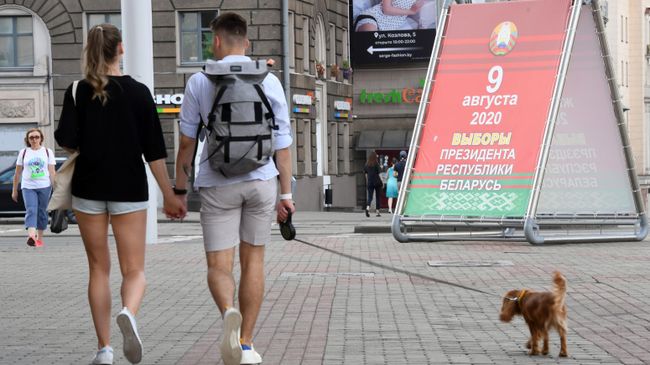 Агитационный плакат в Минске во время выборов президента Белоруссии Агитационный плакат в Минске во время выборов президента Белоруссии
