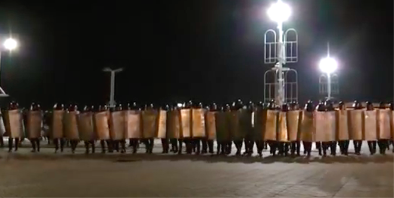 ОМОН разгоняет протестующих в Минске ОМОН разгоняет протестующих в Минске