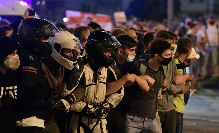 Участники акции протеста на одной из улиц в Минске Участники акции протеста на одной из улиц в Минске
