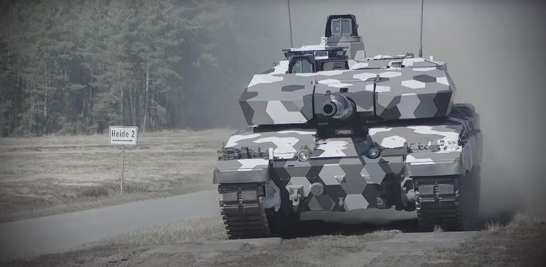 Испытания перспективной 130-мм гладкоствольной танковой пушки L51. Стоп-кадр видео Испытания перспективной 130-мм гладкоствольной танковой пушки L51. Стоп-кадр видео