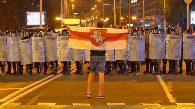 Протесты в Белоруссии: жаркая ночь после выборов Протесты в Белоруссии: жаркая ночь после выборов