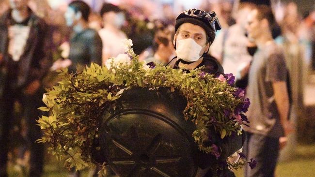 Участники акции протеста в Минске после президентских выборов Участники акции протеста в Минске после президентских выборов