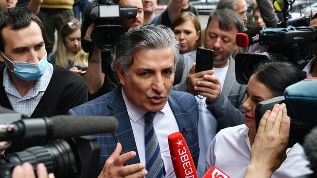 Адвокат актера Михаила Ефремова Эльман Пашаев отвечает на вопросы журналистов у здания Пресненского суда города Москвы, где пройдет заседание по делу о ДТП со смертельным исходом Адвокат актера Михаила Ефремова Эльман Пашаев отвечает на вопросы журналистов у здания Пресненского суда города Москвы, где пройдет заседание по делу о ДТП со смертельным исходом