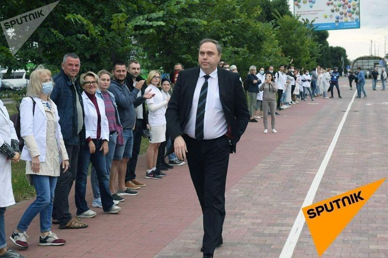 Глава Минздрава Белоруссии Владимир Караник на акции врачей в Минске Глава Минздрава Белоруссии Владимир Караник на акции врачей в Минске