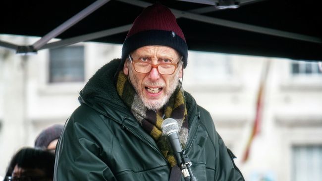 Британский диктор, детский писатель и детский поэт Майкл Розен Британский диктор, детский писатель и детский поэт Майкл Розен