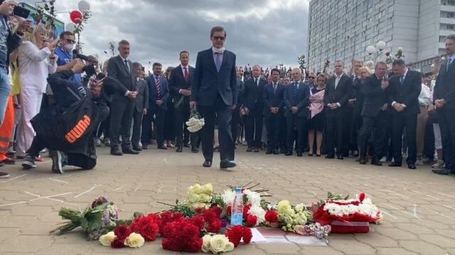 Европейские послы принесли цветы к месту гибели протестующего в Минске Европейские послы принесли цветы к месту гибели протестующего в Минске - РИА Новости, 1920, 13.08.2020