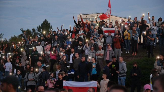 Участники акции протеста у станции метро Пушкинская в Минске Участники акции протеста у станции метро Пушкинская в Минске