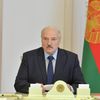 Президент Белоруссии Александр Лукашенко во время совещания в Минске Президент Белоруссии Александр Лукашенко во время совещания в Минске