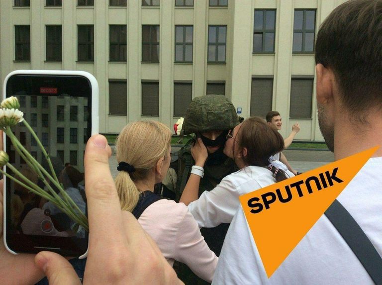 Ситуация у Дома правительства в Минске Ситуация у Дома правительства в Минске
