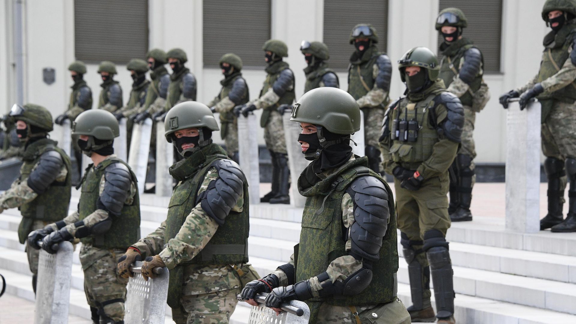 Военнослужащие на акции протеста в Минске Военнослужащие на акции протеста в Минске - РИА Новости, 1920, 30.08.2020