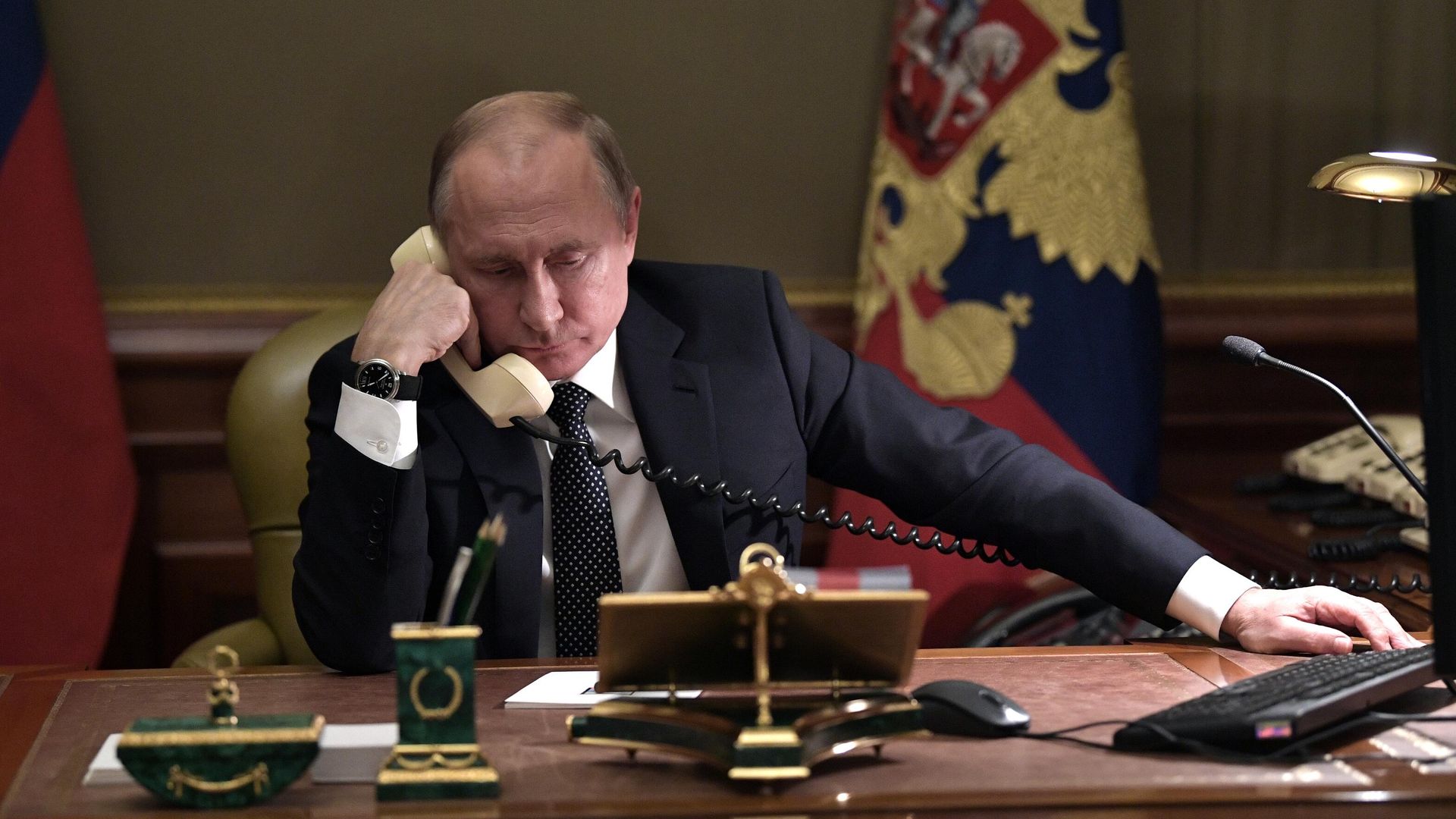 Президент России Владимир Путин во время телефонного разговора - РИА Новости, 1920, 18.03.2022