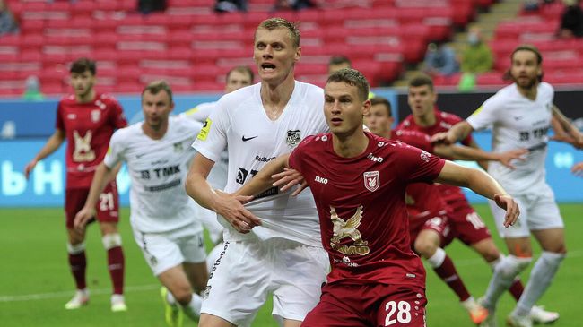 Футболисты казанского Рубина и Урала Футболисты казанского Рубина и Урала