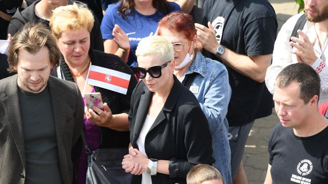 Соратница Светланы Тихановской Мария Колесникова на акции протеста у метро Пушкинская в Минске Соратница Светланы Тихановской Мария Колесникова на акции протеста у метро Пушкинская в Минске