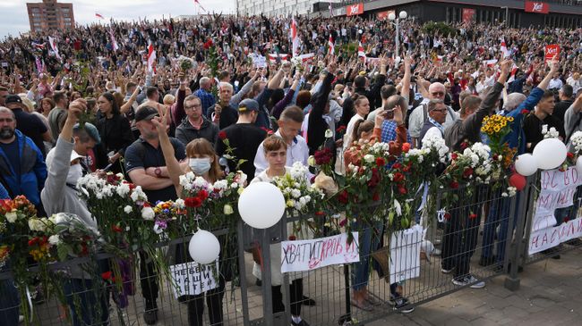 Митинг протеста возле метро Пушкинская в Минске Митинг протеста возле метро Пушкинская в Минске